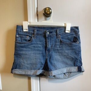 LEVI MEDIUM WASH DENIM SHORTS SUMMER